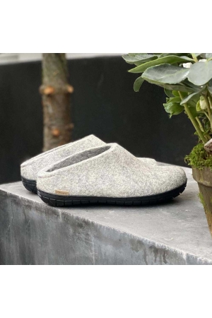 Glerups Slip-On Rubber Grey BR01-02-GREY/BLKRUB pantoffels en huissokken online bestellen bij Kathmandu Outdoor & Travel