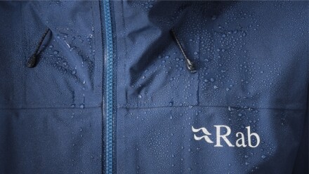 Keuzehulp: de regenjassen van Rab