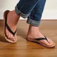 Olukai Nonohe Women's Black/Golden Sand dames slipper