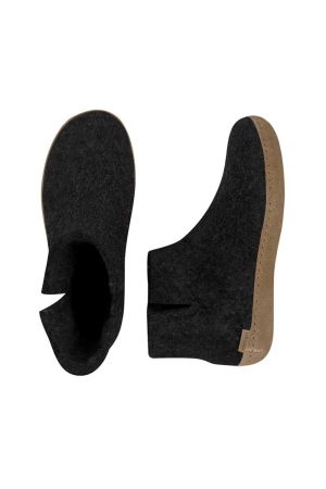 Glerups Boot Leather Charcoal G-02 Charcoal pantoffels en huissokken online bestellen bij Kathmandu Outdoor & Travel