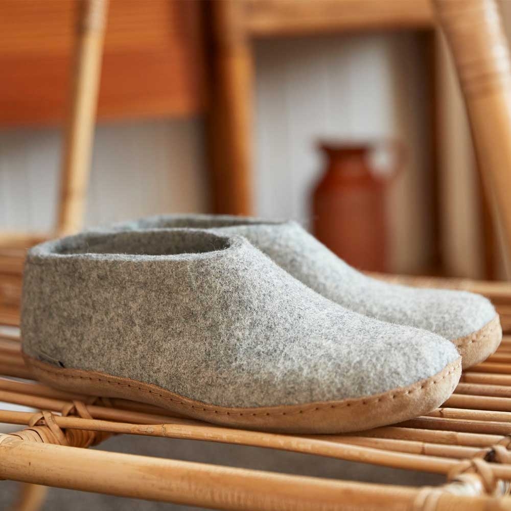 Glerups Shoe Leather Grey A-01 Grey pantoffels en huissokken online bestellen bij Kathmandu Outdoor & Travel