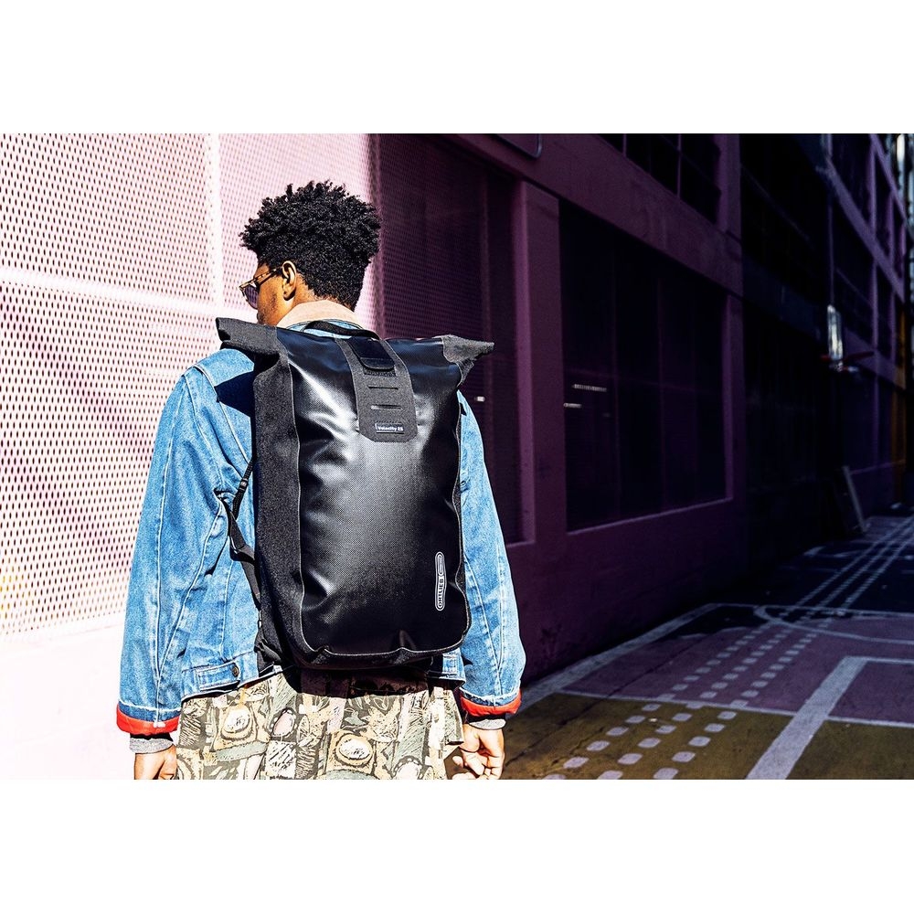 Ortlieb Velocity 17L Black OR4300 dagrugzakken online bestellen bij Kathmandu Outdoor & Travel