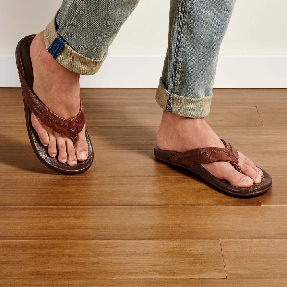 Olukai Hiapo Rum/Dark Wood 10101-SK63 slippers online bestellen bij Kathmandu Outdoor & Travel