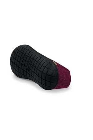 Glerups Shoe Rubber Cranberry AR07-Cranberry/BLKRU pantoffels en huissokken online bestellen bij Kathmandu Outdoor & Travel