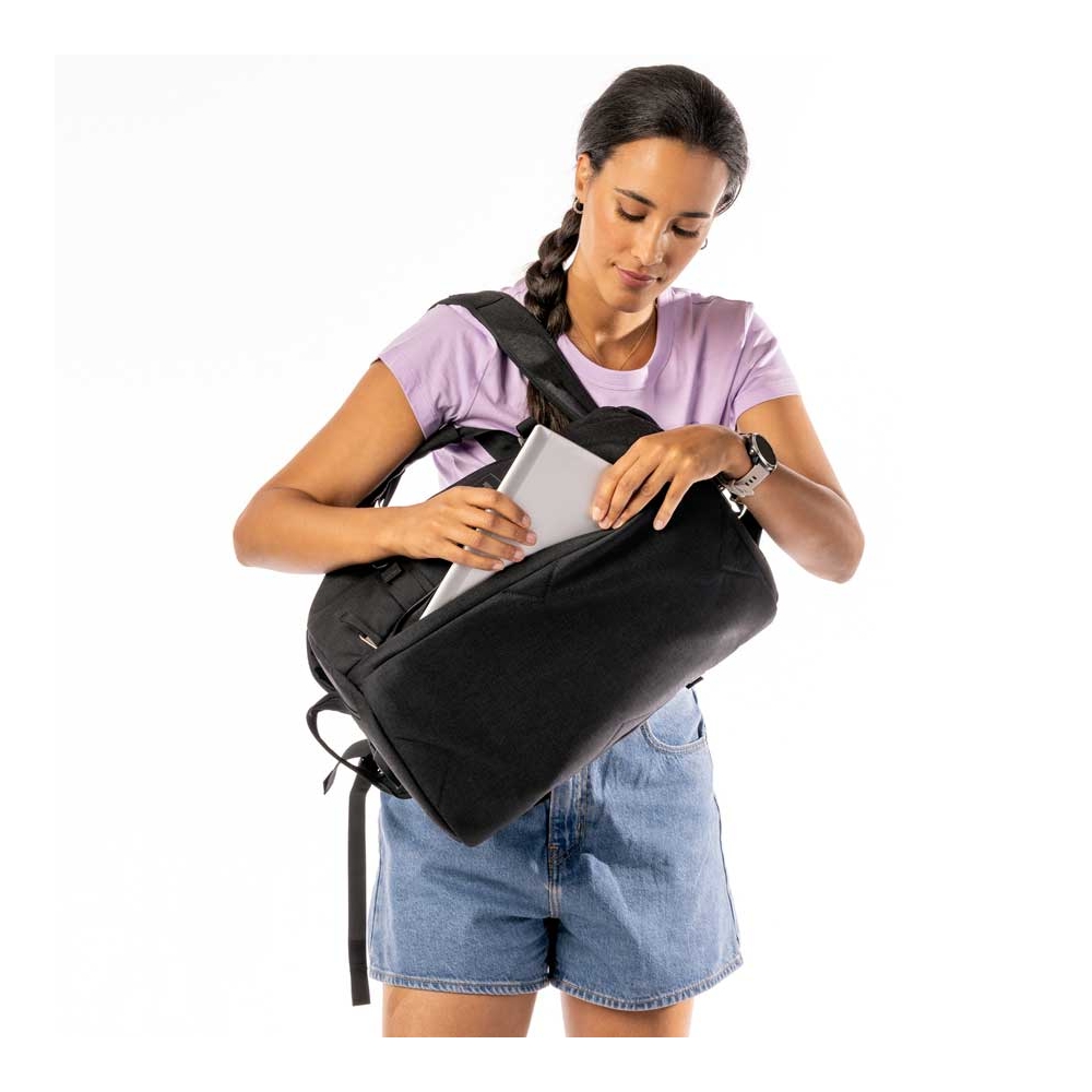 Bach Dr. Duffel 20 Black B289931-0001 duffels online bestellen bij Kathmandu Outdoor & Travel