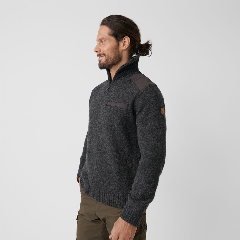 Fjällräven Koster Sweater  Dark Grey 90487-030 fleeces en truien online bestellen bij Kathmandu Outdoor & Travel