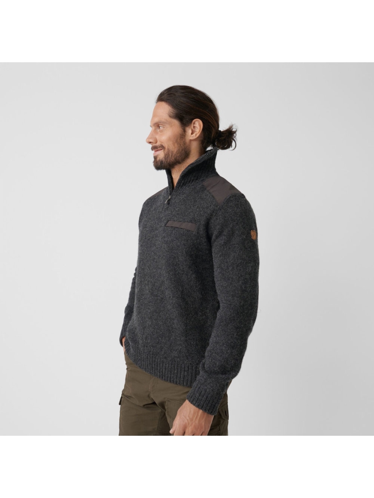 Fjällräven Koster Sweater  Dark Grey 90487-030 fleeces en truien online bestellen bij Kathmandu Outdoor & Travel