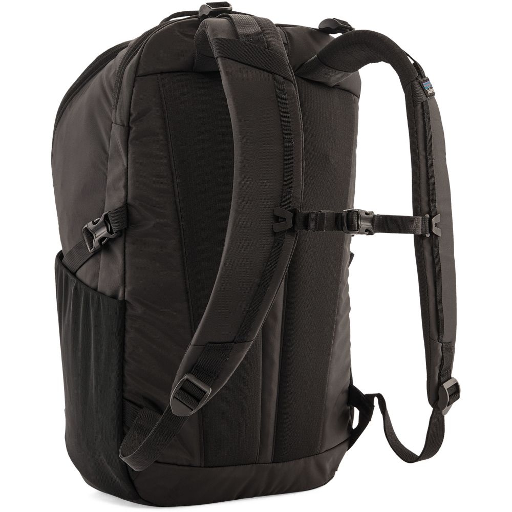 Patagonia Refugio Day Pack 30L Black 47928-BLK dagrugzakken online bestellen bij Kathmandu Outdoor & Travel
