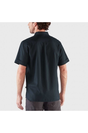 Fjällräven Övik Travel Shirt Short Sleeve Dark Navy 87039-555 shirts en tops online bestellen bij Kathmandu Outdoor & Travel