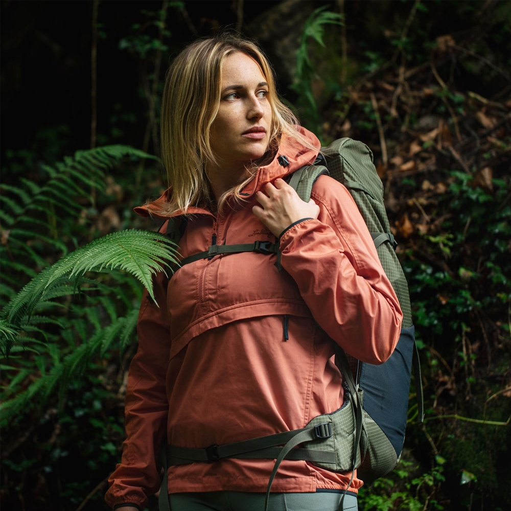 Lundhags Gliis II Anorak Women's Coral 1127099-340 jassen online bestellen bij Kathmandu Outdoor & Travel