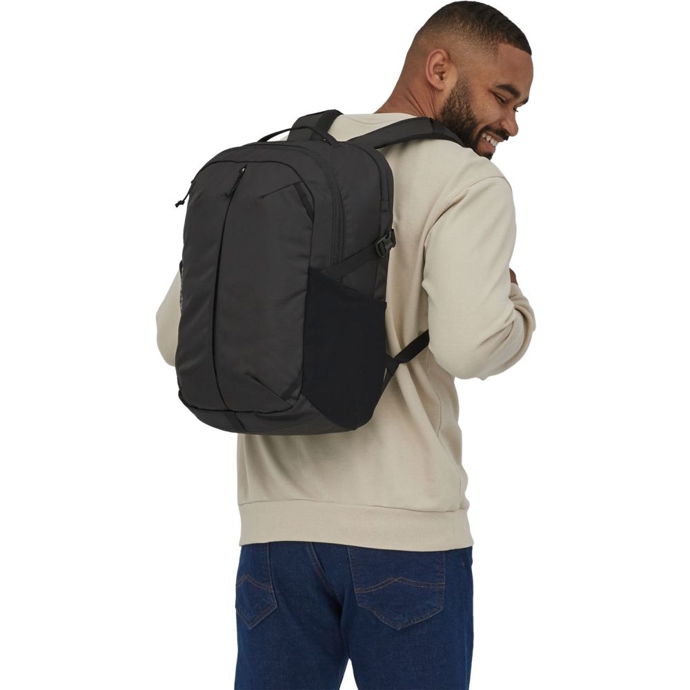 Patagonia Refugio Day Pack 26L Black 47913-BLK dagrugzakken online bestellen bij Kathmandu Outdoor & Travel