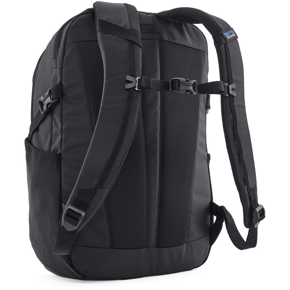 Patagonia Refugio Day Pack 26L Black 47913-BLK dagrugzakken online bestellen bij Kathmandu Outdoor & Travel