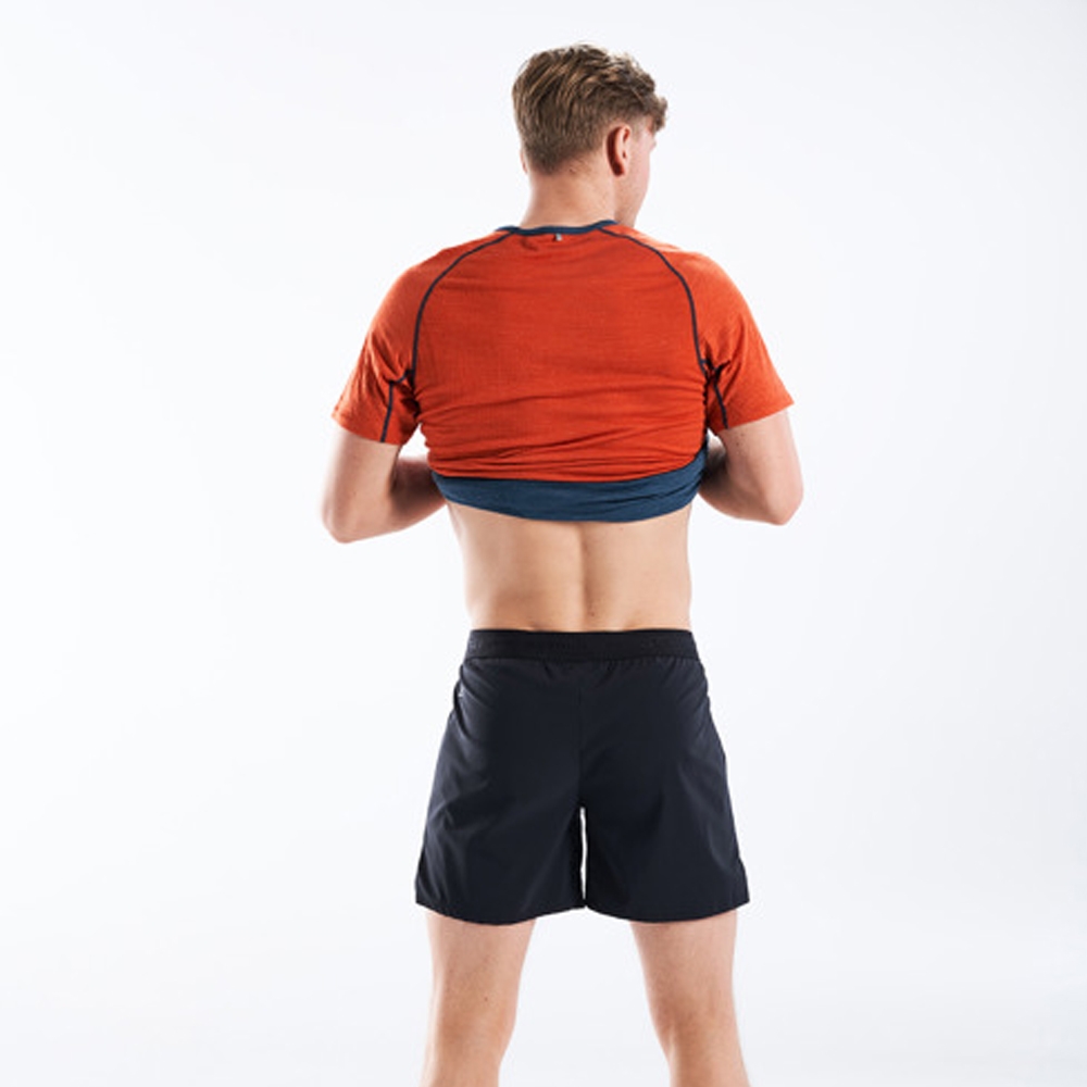 Devold Running Merino Short Shorts Caviar GO 407 176 A-960A broeken online bestellen bij Kathmandu Outdoor & Travel