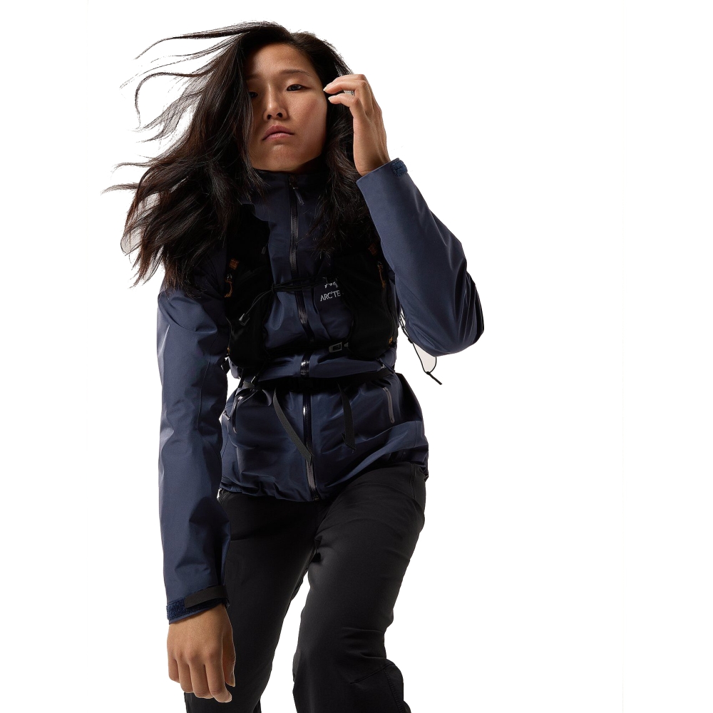 Arc'teryx Beta LT Jacket Women's Black Sapphire 6716-001280 jassen online bestellen bij Kathmandu Outdoor & Travel
