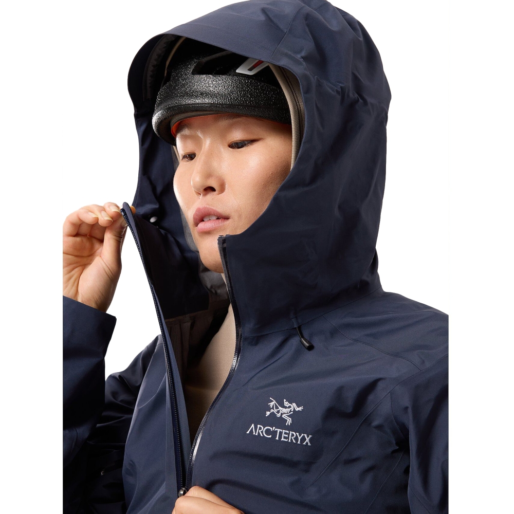 Arc'teryx Beta LT Jacket Women's Black Sapphire 6716-001280 jassen online bestellen bij Kathmandu Outdoor & Travel