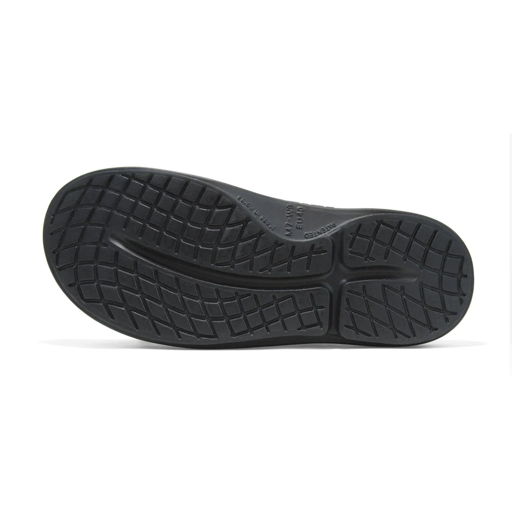 Oofos OOcloog Black/Matte 1200-BLCK slippers online bestellen bij Kathmandu Outdoor & Travel