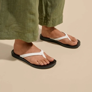 Olukai Uiki Bright White/Lava Rock