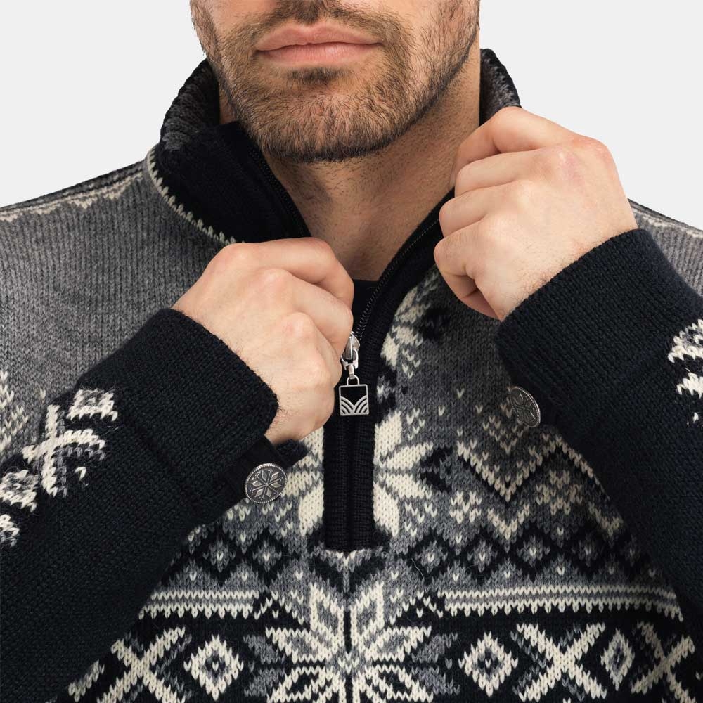 Dale 140th Anniversary Masc Sweater Black Smoke Offwhite 93951-F fleeces en truien online bestellen bij Kathmandu Outdoor & Travel