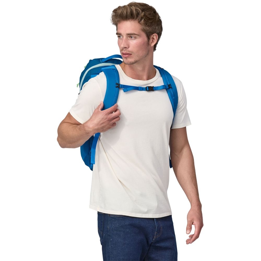 Patagonia Black Hole Pack 25L Vessel Blue 49298-VSLB dagrugzakken online bestellen bij Kathmandu Outdoor & Travel