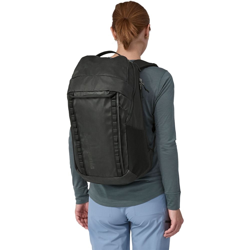 Patagonia Black Hole Pack 32L Black 49302-BLK dagrugzakken online bestellen bij Kathmandu Outdoor & Travel