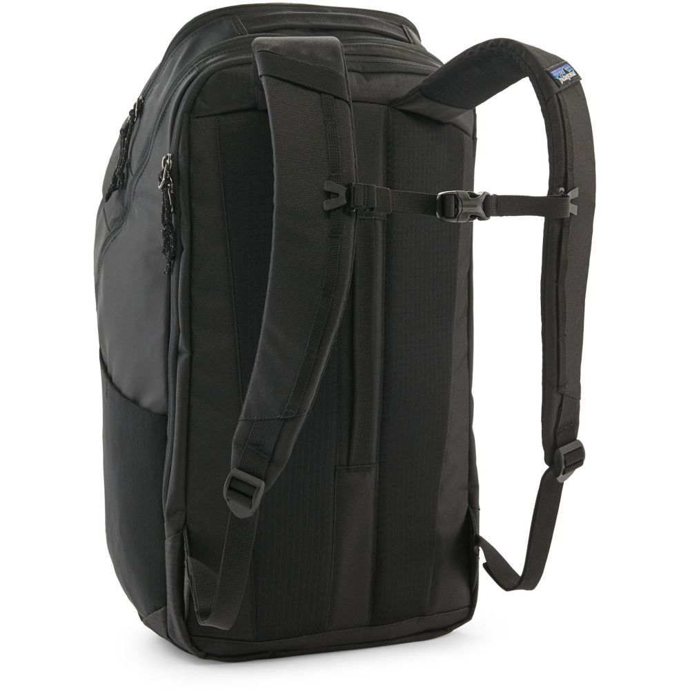 Patagonia Black Hole Pack 32L Black 49302-BLK dagrugzakken online bestellen bij Kathmandu Outdoor & Travel