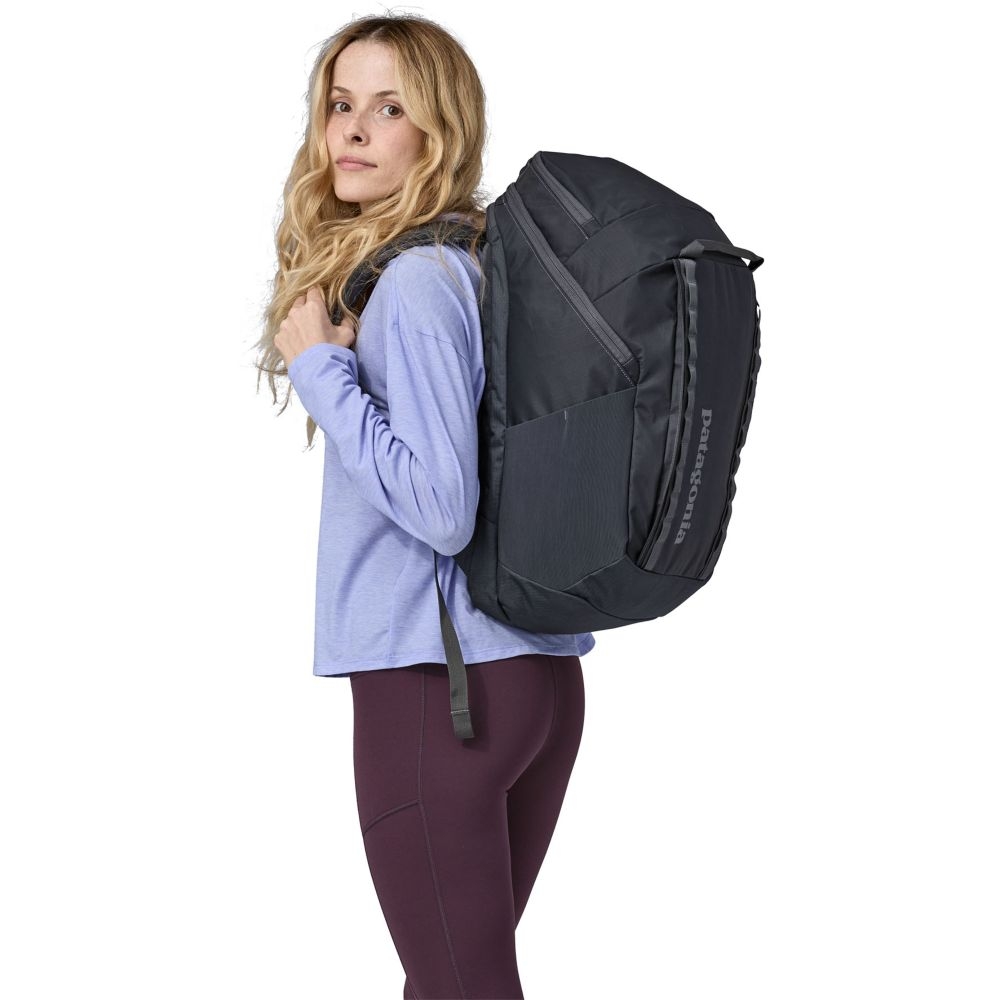 Patagonia Black Hole Pack 32L Smolder Blue 49302-SMDB dagrugzakken online bestellen bij Kathmandu Outdoor & Travel