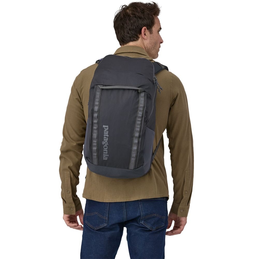 Patagonia Black Hole Pack 32L Smolder Blue 49302-SMDB dagrugzakken online bestellen bij Kathmandu Outdoor & Travel