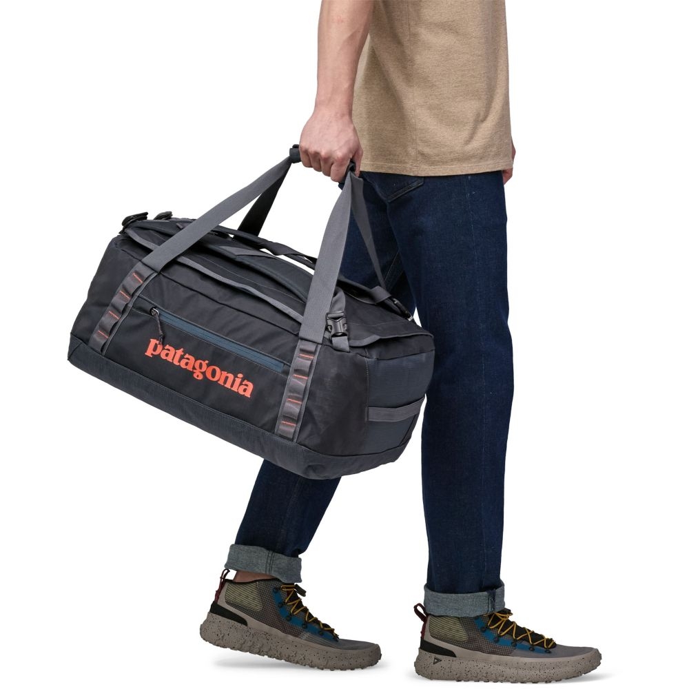 Patagonia Black Hole Duffel 40L Smolder Blue 49339-SMDB duffels online bestellen bij Kathmandu Outdoor & Travel