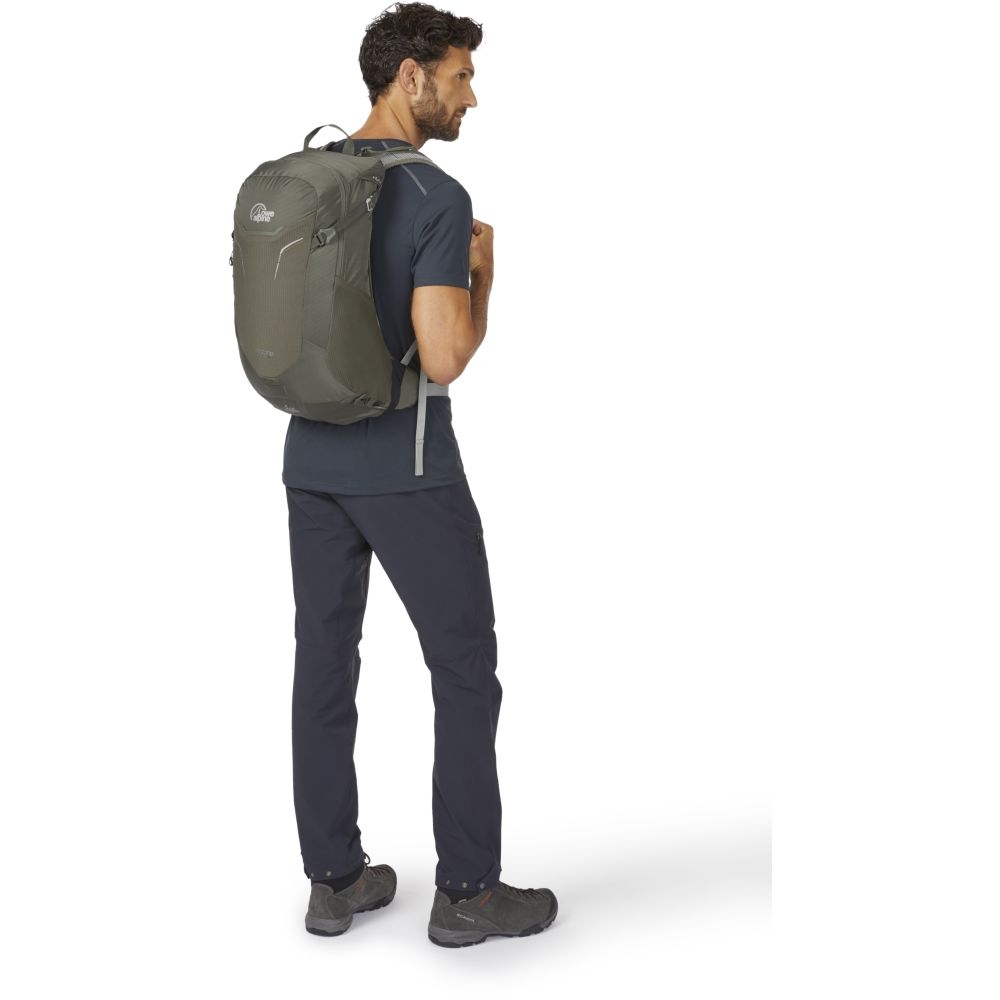 Lowe Alpine AirZone Active 18 Light Khaki FTF-19-LKH-18 dagrugzakken online bestellen bij Kathmandu Outdoor & Travel