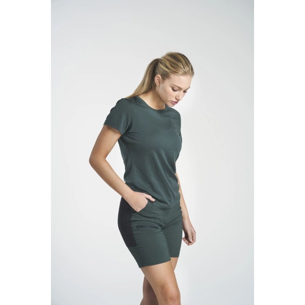 Devold Eika Merino 150 Tee Women's Woods GO 180 291 B-427A shirts en tops online bestellen bij Kathmandu Outdoor & Travel
