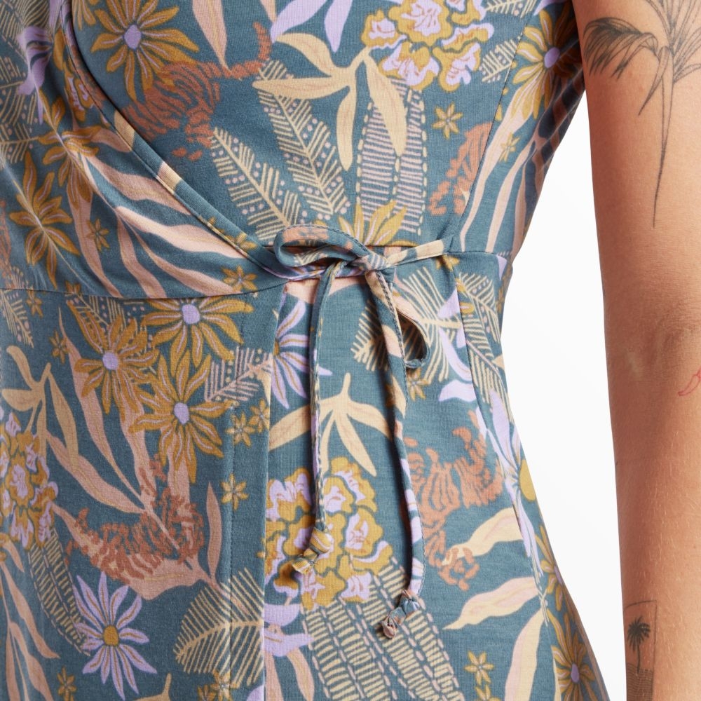 Sherpa Adventure Gear Padma Wrap Dress Women's Haze Tiger Floral SW24011-777 jurken en rokken online bestellen bij Kathmandu Outdoor & Travel