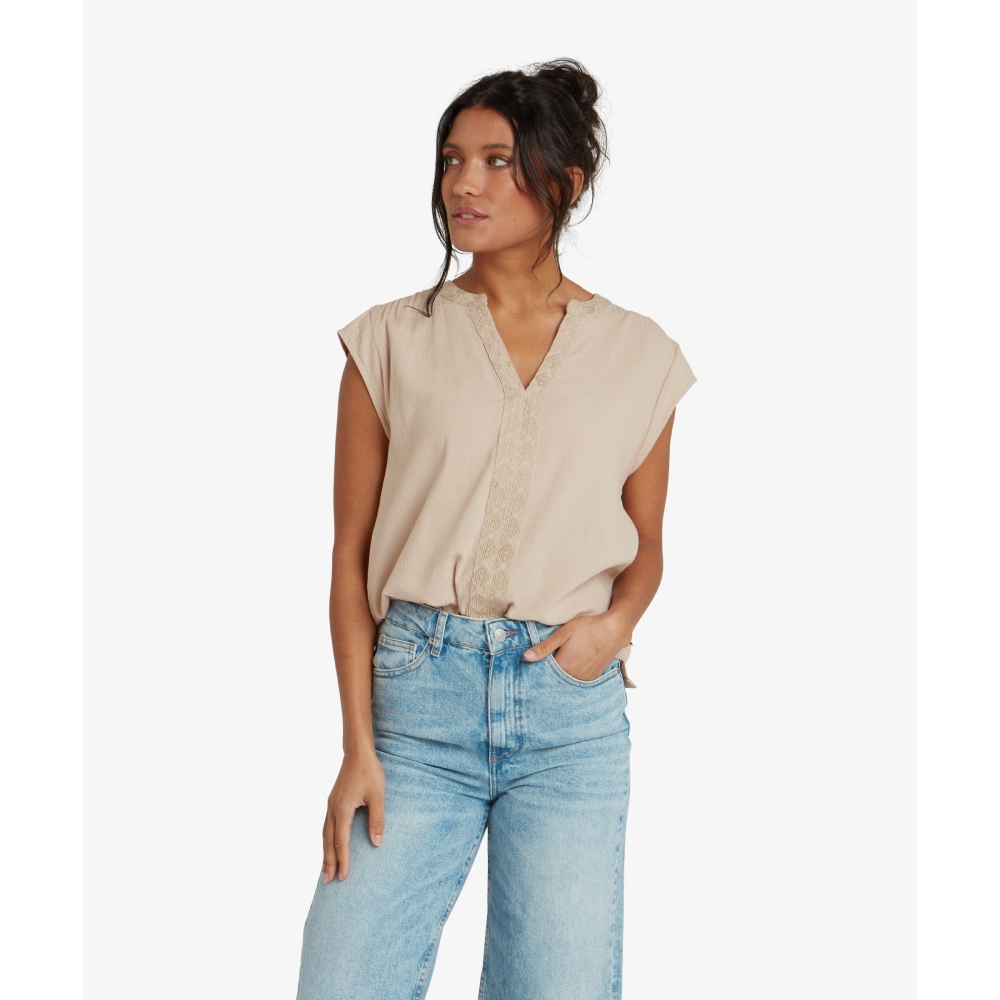Sherpa Adventure Gear Hara Cap Sleeve Top Women's Goa Sand SW20019-108 shirts en tops online bestellen bij Kathmandu Outdoor & Travel