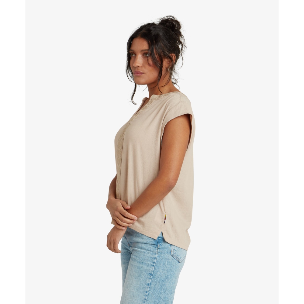 Sherpa Adventure Gear Hara Cap Sleeve Top Women's Goa Sand SW20019-108 shirts en tops online bestellen bij Kathmandu Outdoor & Travel