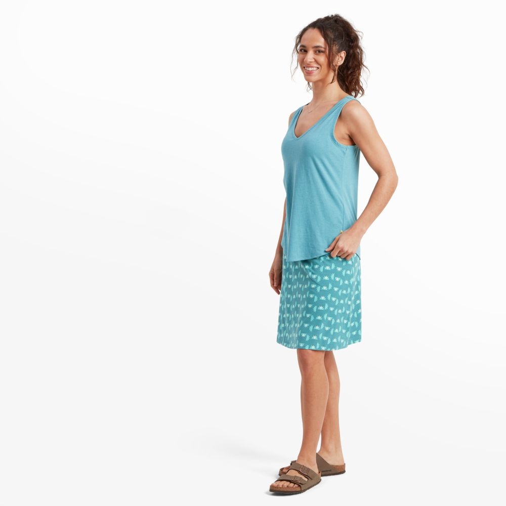 Sherpa Adventure Gear Varuna V-Neck Tank Women's Light Hydra SW20011-729 shirts en tops online bestellen bij Kathmandu Outdoor & Travel