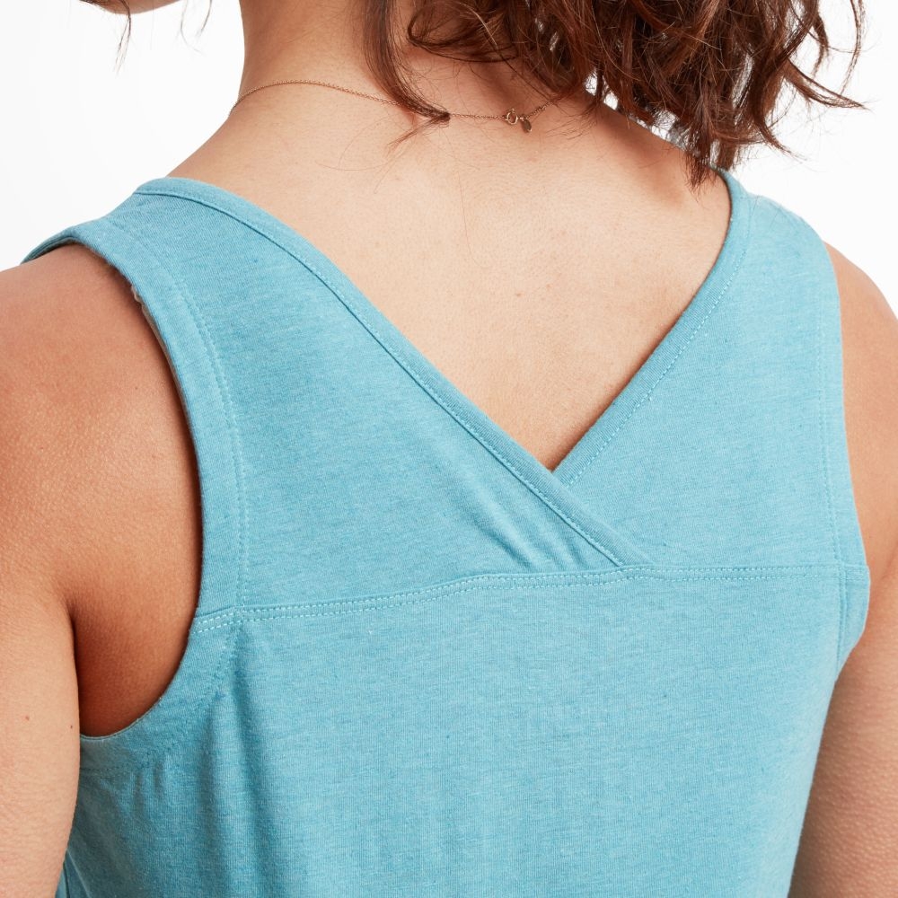 Sherpa Adventure Gear Varuna V-Neck Tank Women's Light Hydra SW20011-729 shirts en tops online bestellen bij Kathmandu Outdoor & Travel