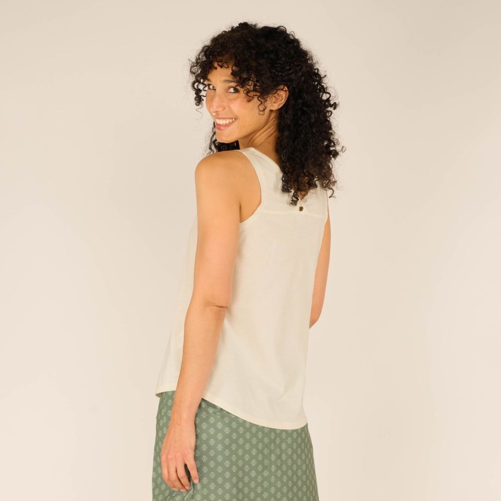 Sherpa Adventure Gear Varuna V-Neck Tank Women's Peetho SW20011-101 shirts en tops online bestellen bij Kathmandu Outdoor & Travel