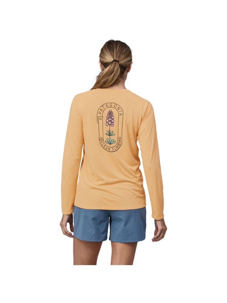 Patagonia L/S Cap Cool Daily Graphic Shirt - Lands Women's Clean Climb Bloom: Sandy Melon 45165-CLMX shirts en tops online bestellen bij Kathmandu Outdoor & Travel