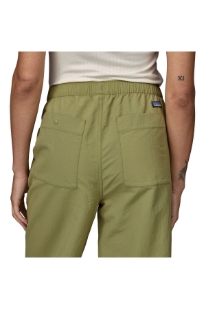 Patagonia Outdoor Everyday Pants Women's Buckhorn Green 22035-BUGR broeken online bestellen bij Kathmandu Outdoor & Travel