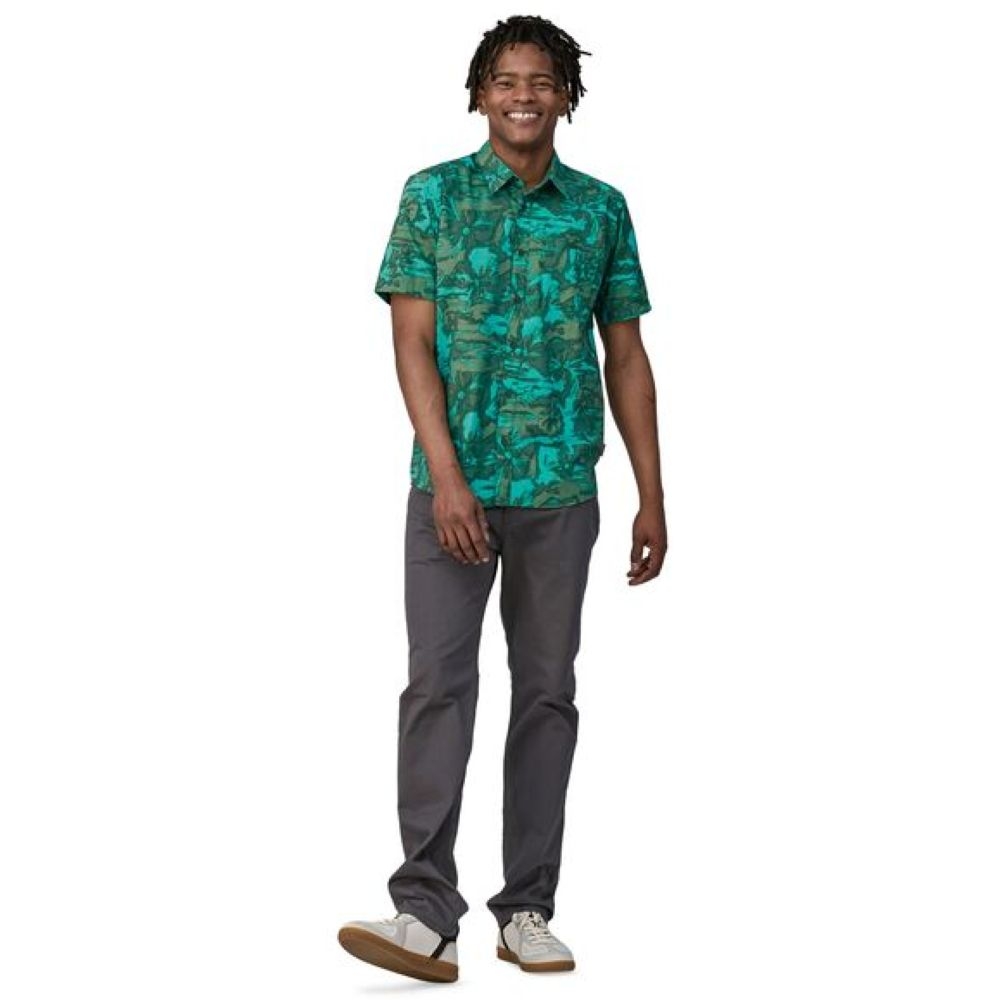 Patagonia Go To Shirt Cliffs and Waves: Conifer Gree 52691-CWGN shirts en tops online bestellen bij Kathmandu Outdoor & Travel
