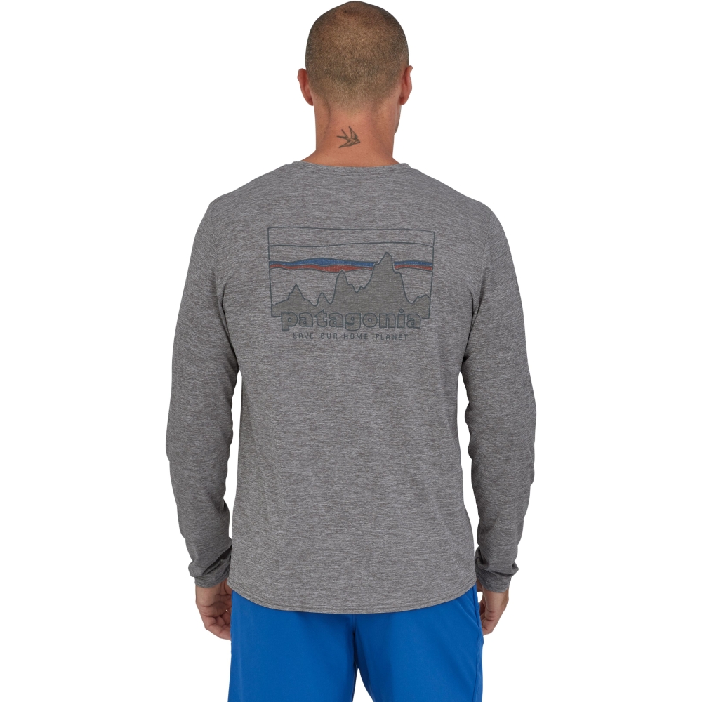 Patagonia L/S Cap Cool Daily Graphic Shirt '73 Skyline: Feather Grey 45190-SKFE shirts en tops online bestellen bij Kathmandu Outdoor & Travel