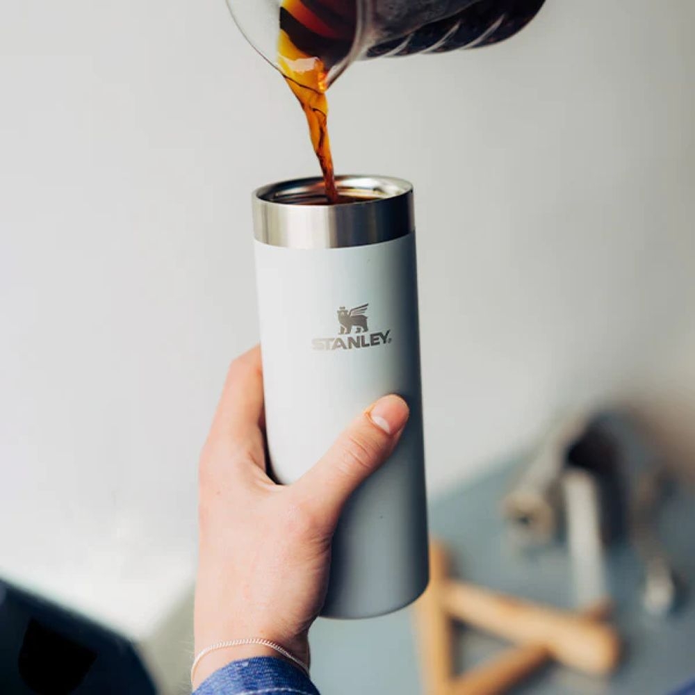 Stanley The AeroLight Transit Mug 0,47L Fog Metallic 10-10787-119 drinkflessen en thermosflessen online bestellen bij Kathmandu Outdoor & Travel