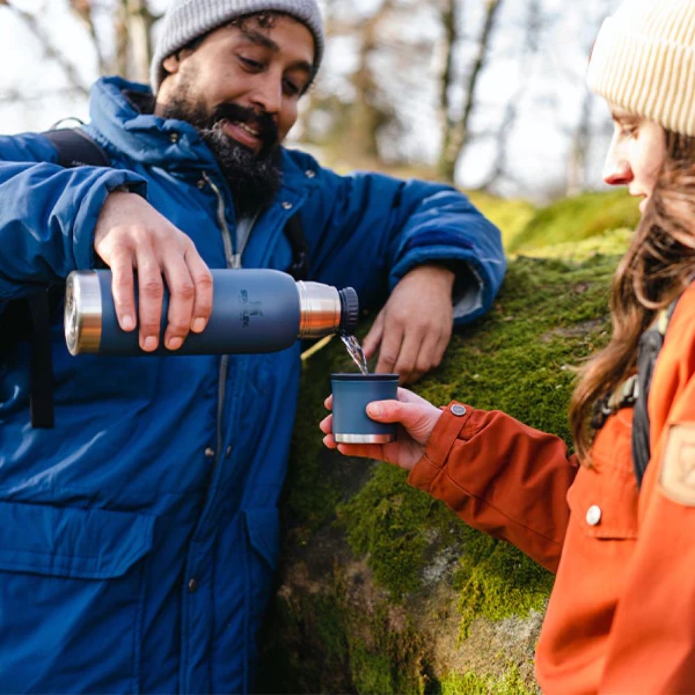 Stanley The Adventure To-Go Bottle .75L Abyss 10-10818-009 drinkflessen en thermosflessen online bestellen bij Kathmandu Outdoor & Travel