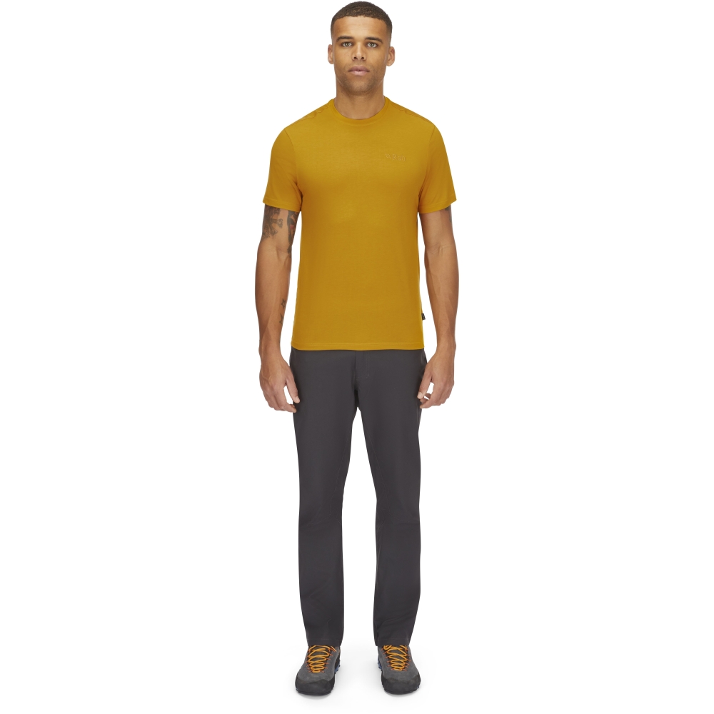 Rab Crimp Logo Tee Sahara QBL-67-SAH shirts en tops online bestellen bij Kathmandu Outdoor & Travel