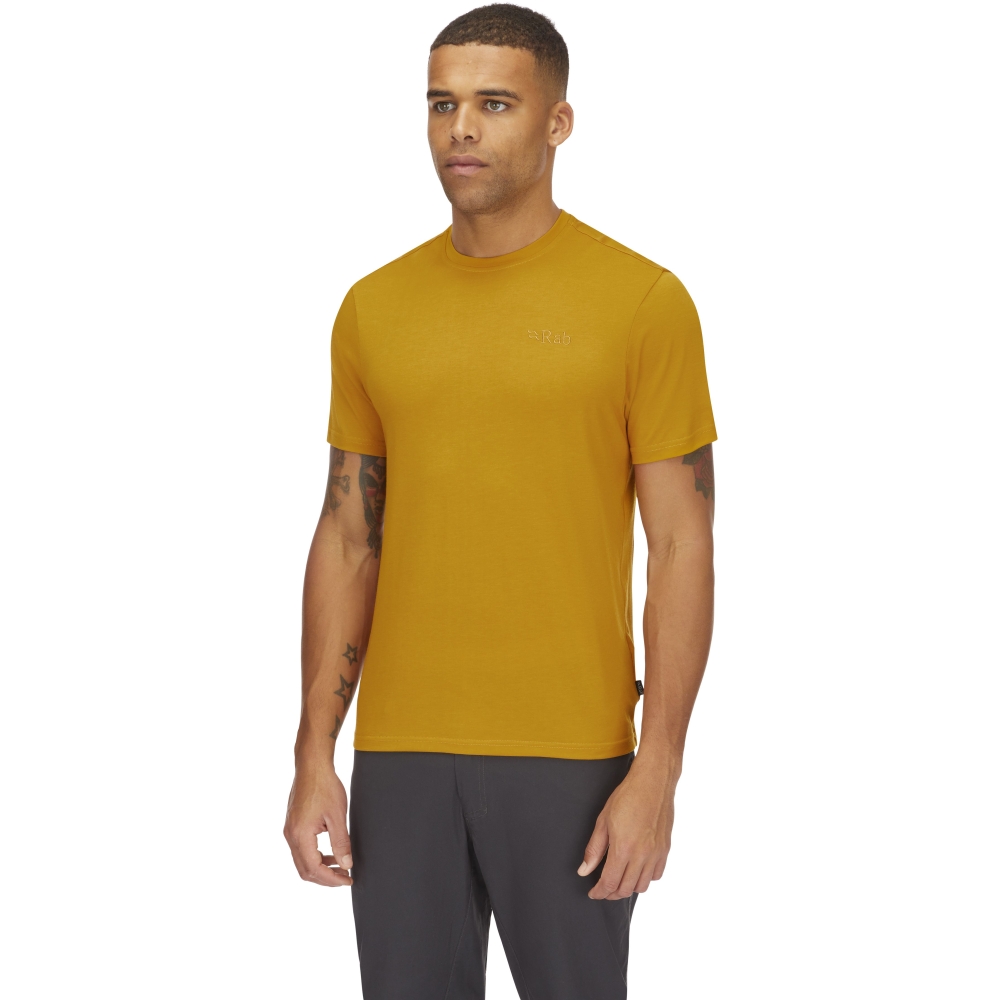 Rab Crimp Logo Tee Sahara QBL-67-SAH shirts en tops online bestellen bij Kathmandu Outdoor & Travel
