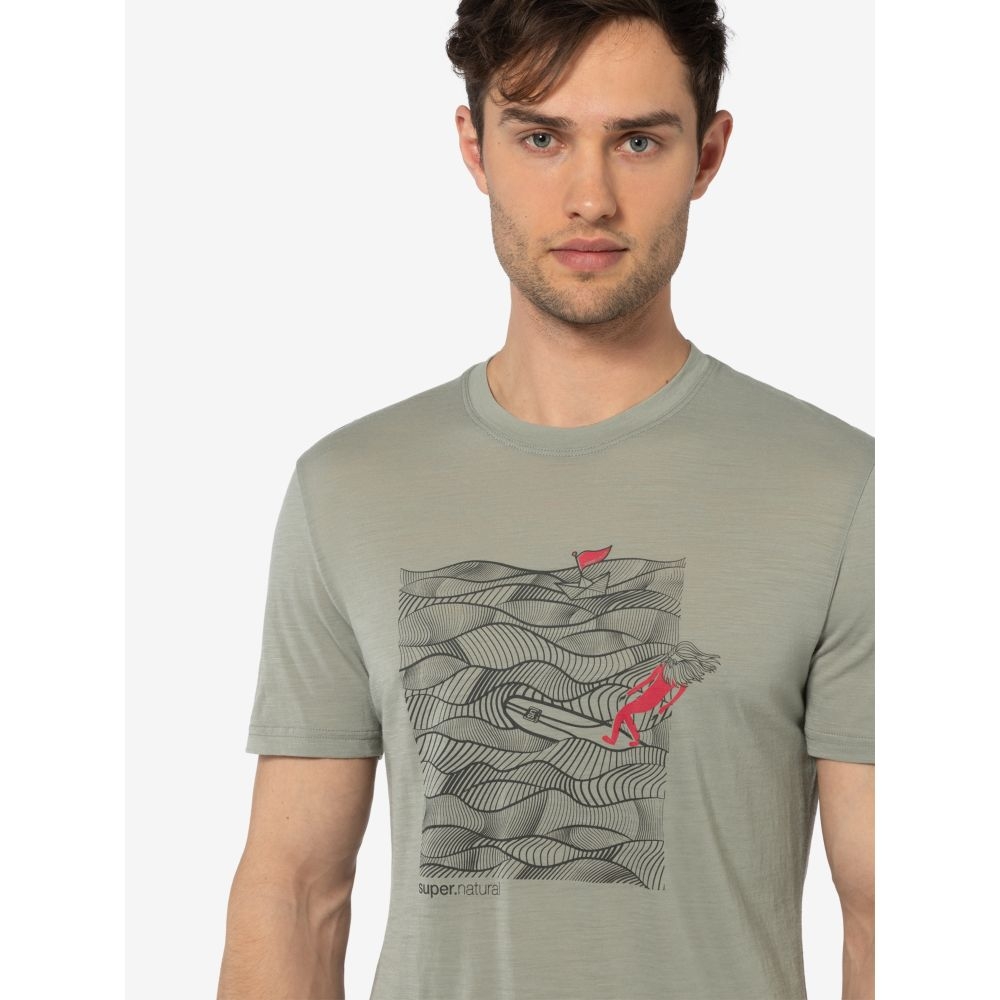 Super Natural Longbeard Surfer Tee Dried Sage/Black Ink/Smile SNMP01156-20B shirts en tops online bestellen bij Kathmandu Outdoor & Travel