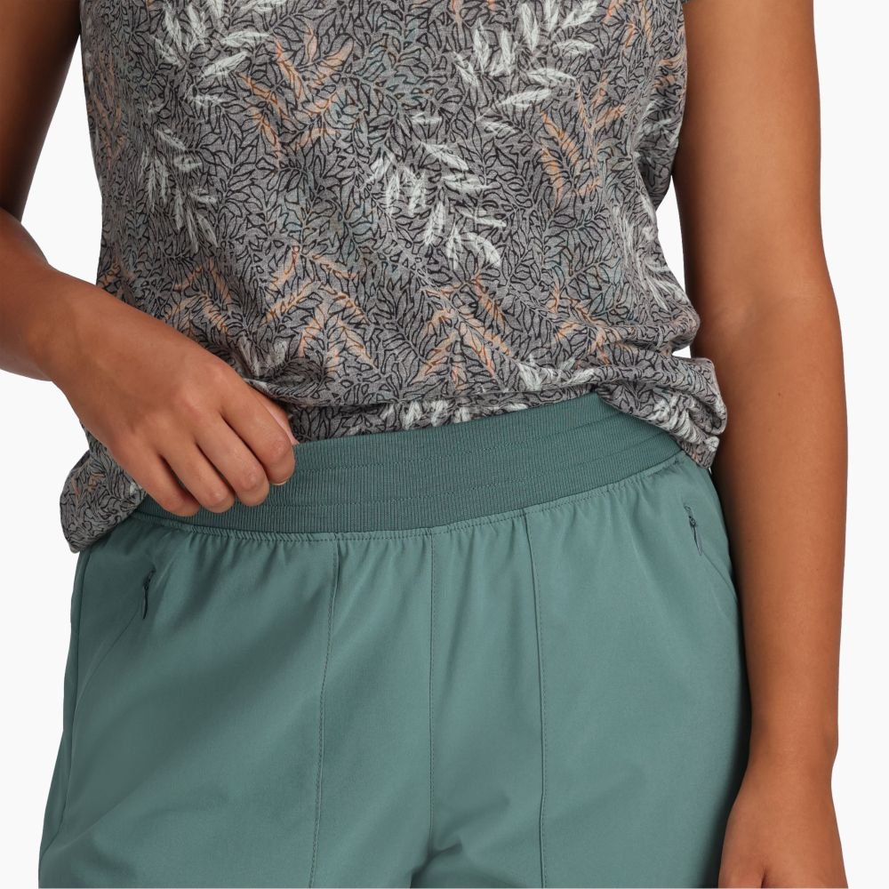 Royal Robbins Spotless Evolution Short Women's Sea Pine Y324023-349 broeken online bestellen bij Kathmandu Outdoor & Travel