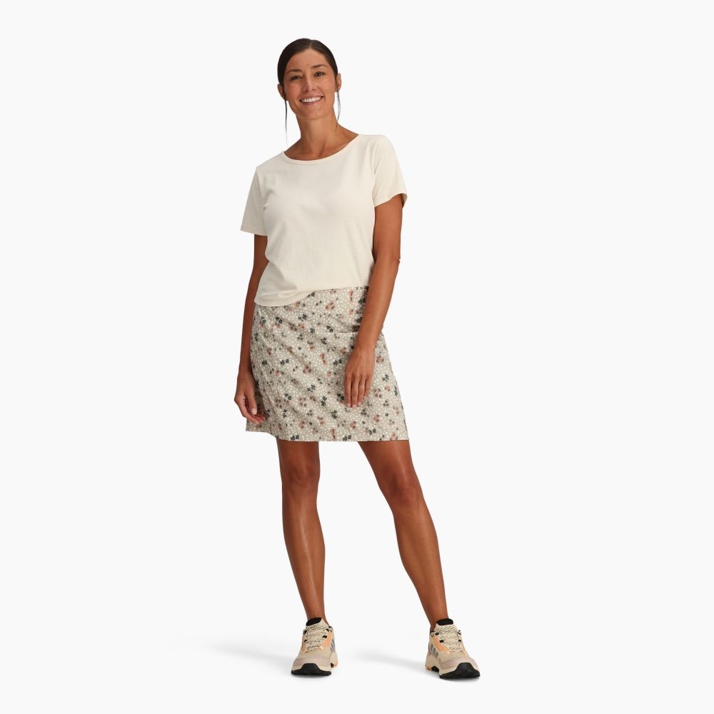 Royal Robbins Discovery III Printed Skort Women's Lt Khaki Wilder Pt Y325007-251 jurken en rokken online bestellen bij Kathmandu Outdoor & Travel