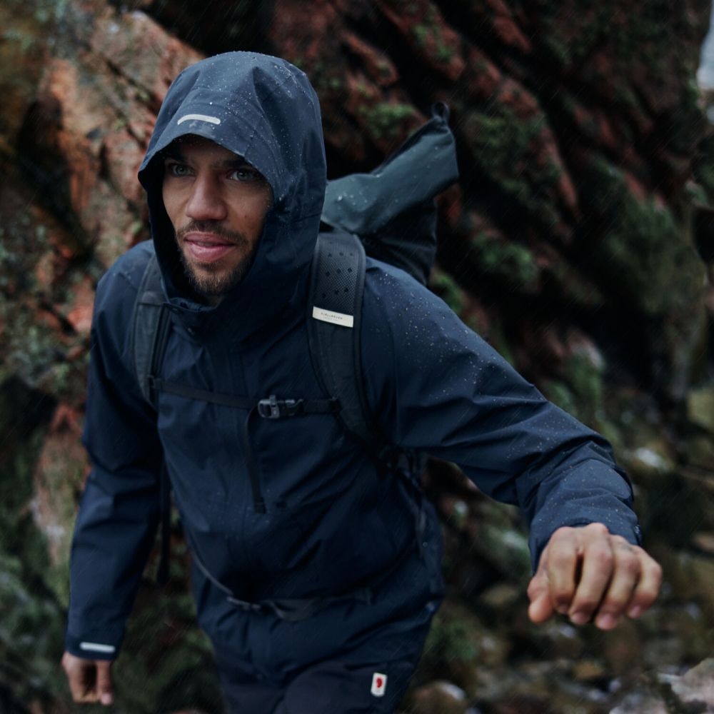 Fjällräven HC Hydratic Trail Jacket Dark Navy 86984-555 jassen online bestellen bij Kathmandu Outdoor & Travel