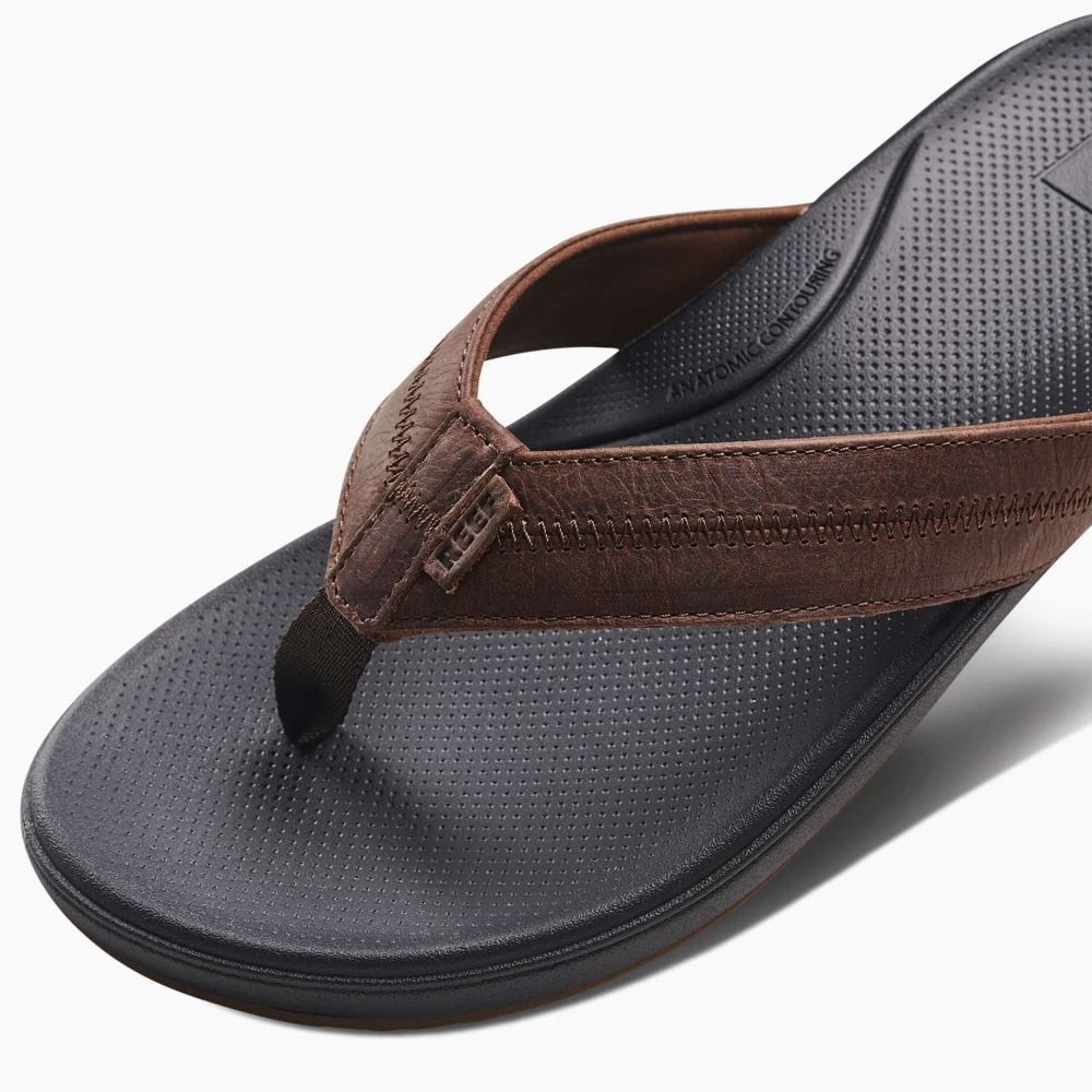 Reef Cushion Phantom 2.0 Leather Brown/Black CJ4352 slippers online bestellen bij Kathmandu Outdoor & Travel