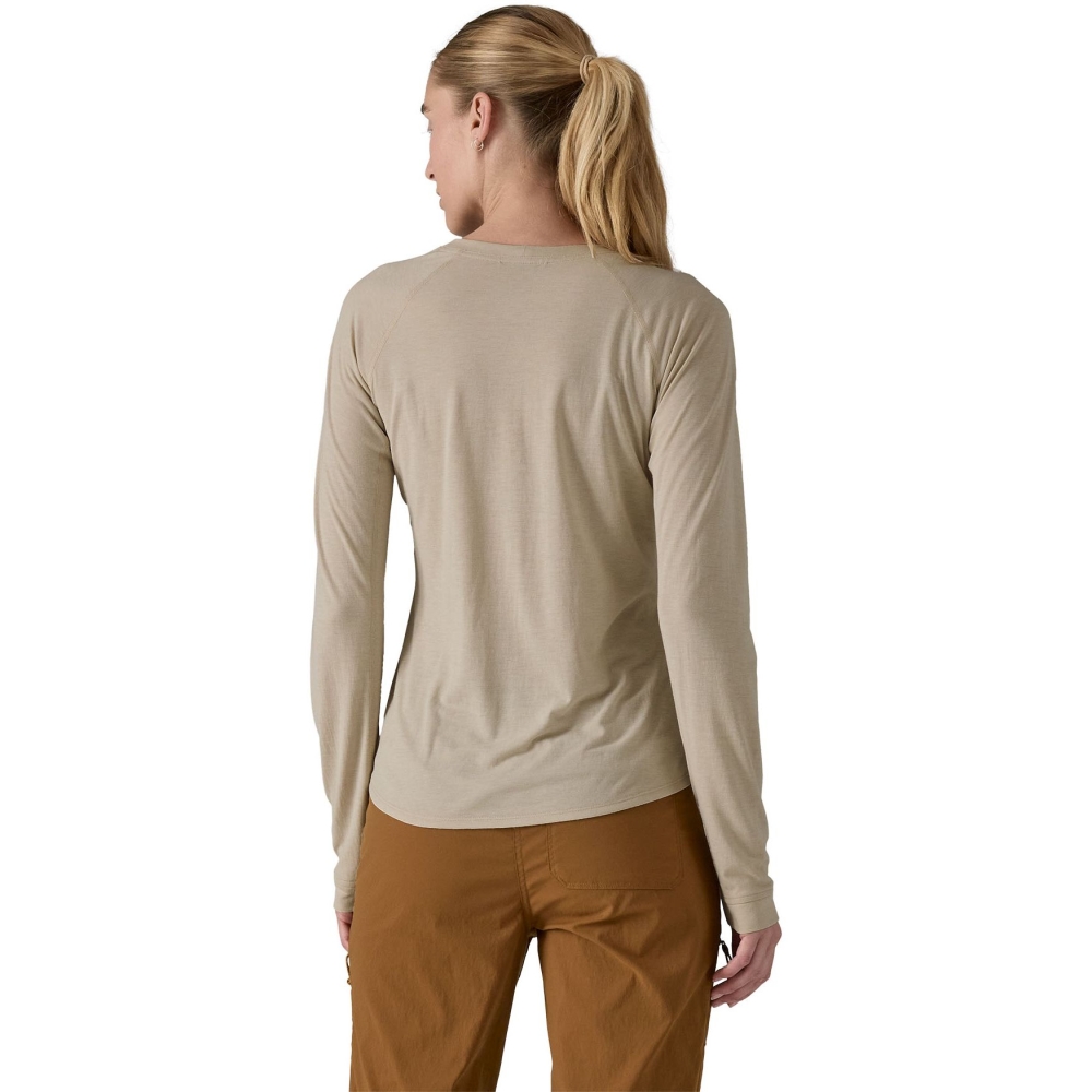 Patagonia Long Sleeve Cap Cool Trail Graphic Shirt Women's Outline Text Logo: Pumice 23715-OTPM shirts en tops online bestellen bij Kathmandu Outdoor & Travel